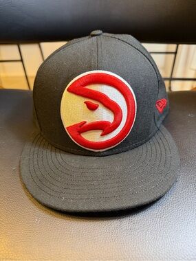New Era Black Red Atlanta Hawks Embroidered Logo Snapback Hat